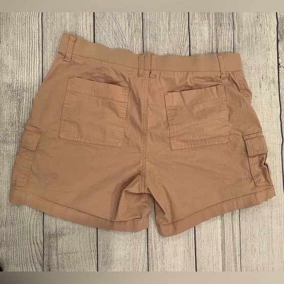 Lee Women's Tan Cargo Mid rise Shorts/size 14 - Picture 7 of 8